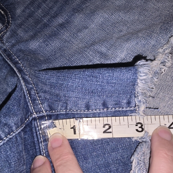 Torrid Floral Embroidered Cutoff Denim Stretch Jean Shorts Women's 14 14W or 1X - Picture 4 of 7